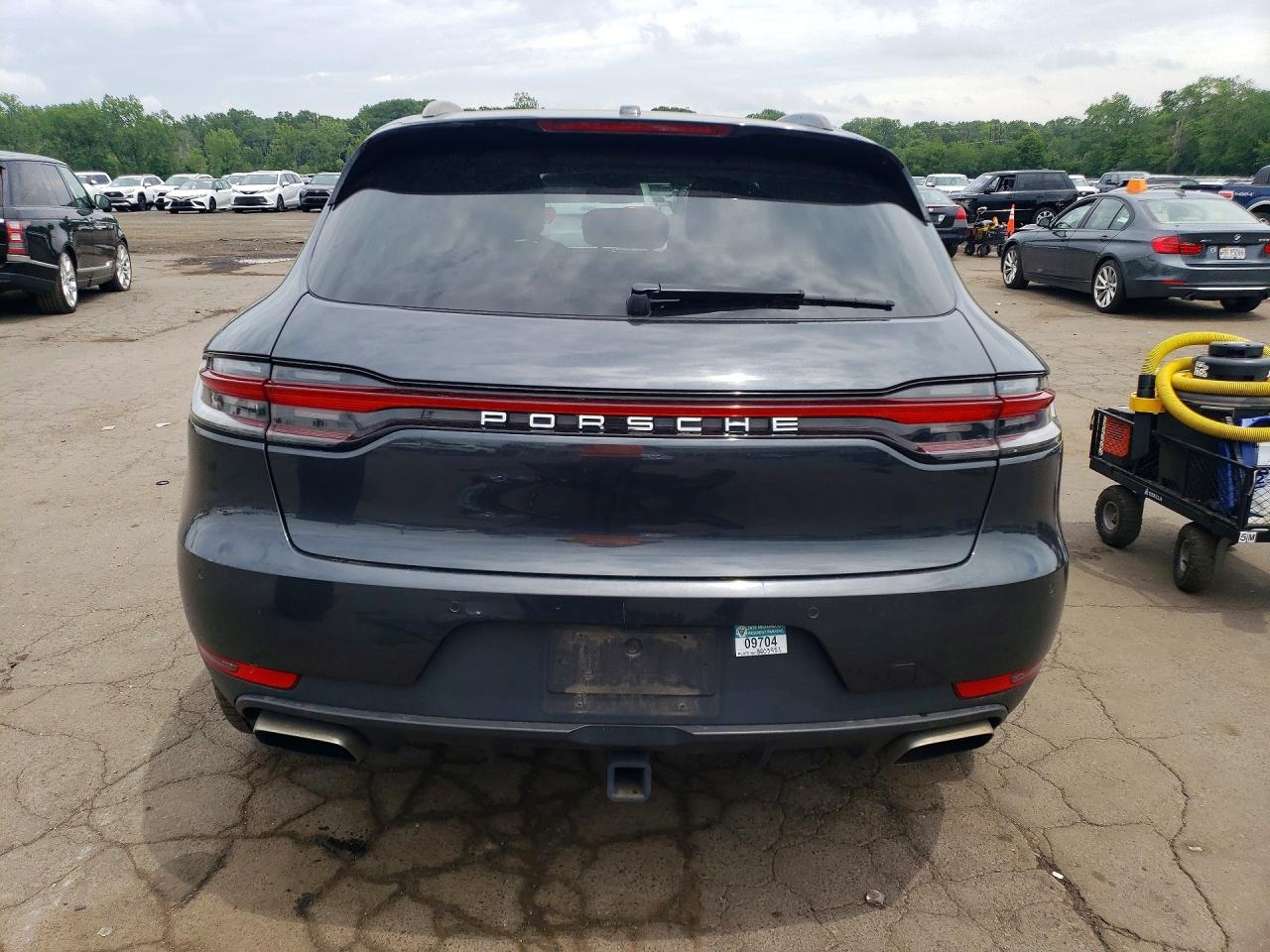 2019 PORSCHE MACAN