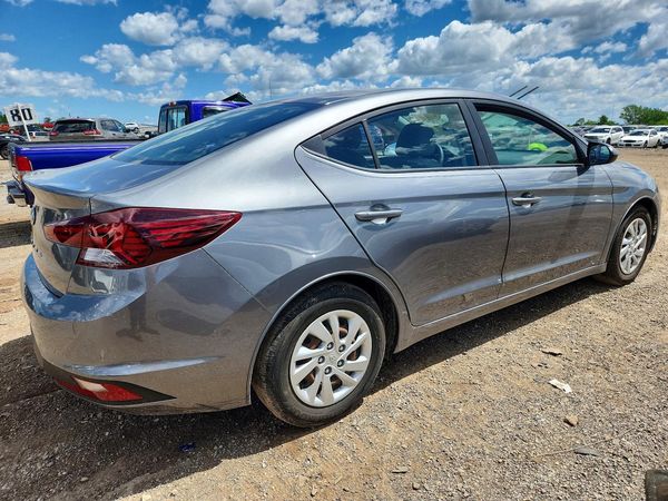2019 HYUNDAI ELANTRA SE