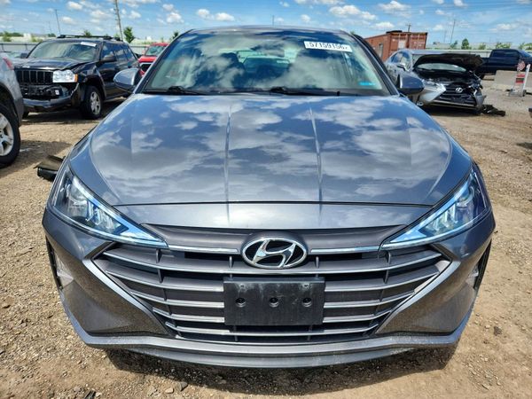 2019 HYUNDAI ELANTRA SE