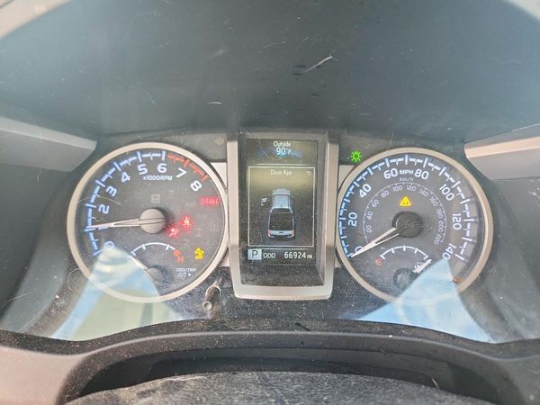 2022 TOYOTA TACOMA SR5