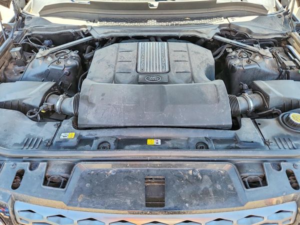 2016 LAND ROVER RANGEROVER SE — Engine bay