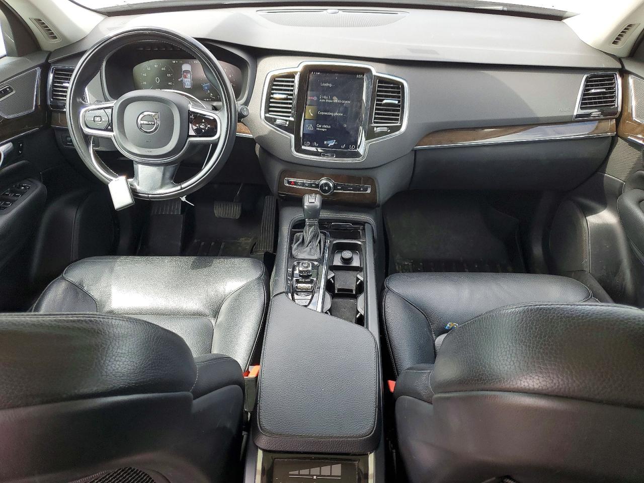 2018 VOLVO XC90 Momentum