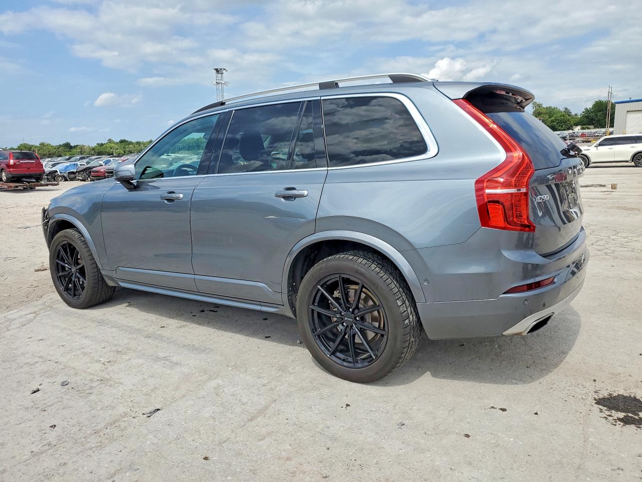 2018 VOLVO XC90 Momentum