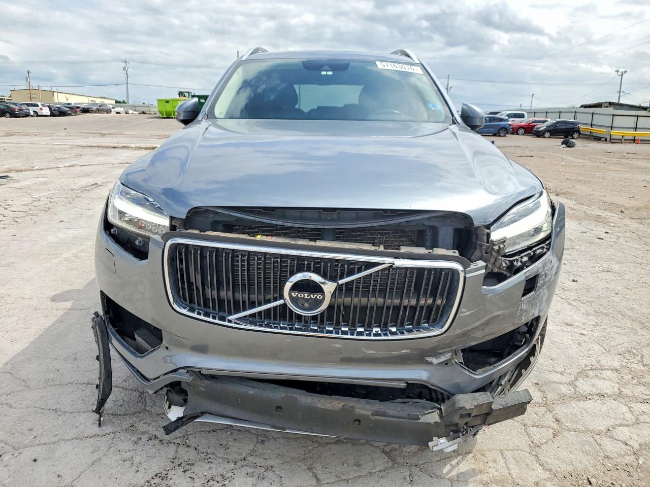 2018 VOLVO XC90 Momentum