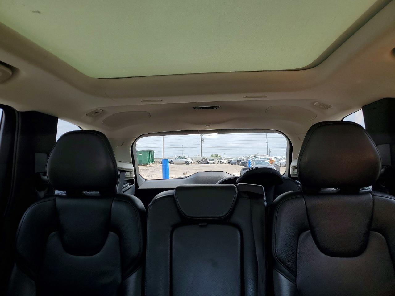 2018 VOLVO XC90 Momentum