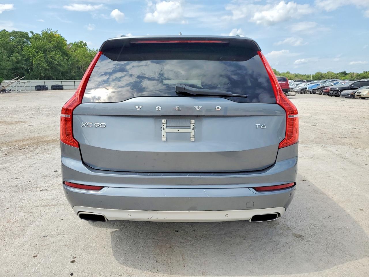 2018 VOLVO XC90 Momentum