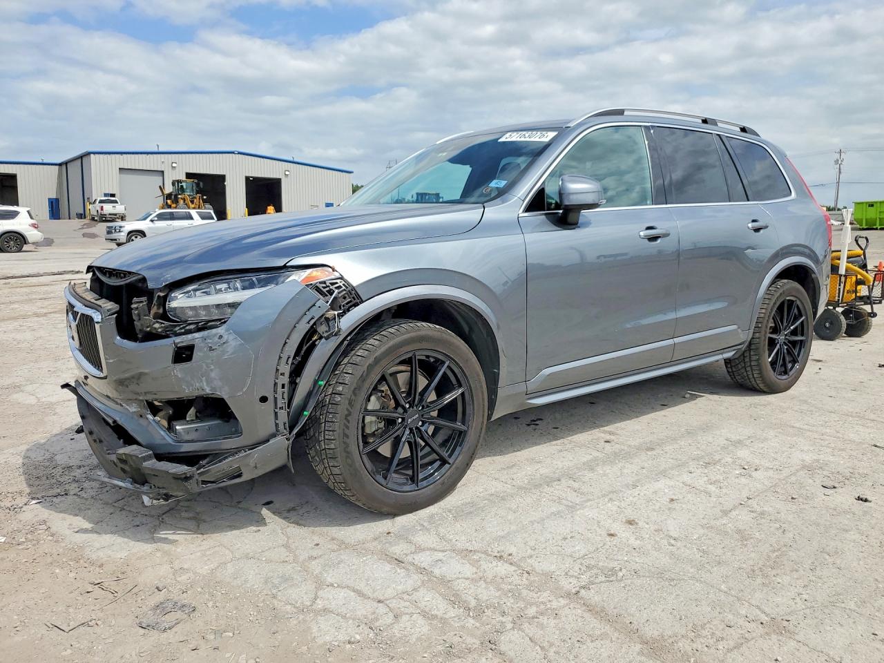 2018 VOLVO XC90 Momentum