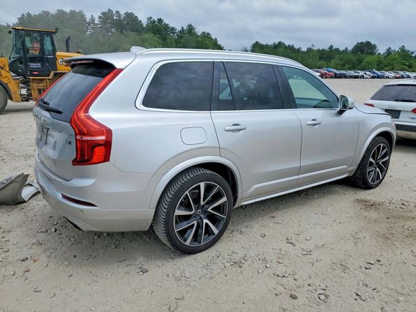 2020 VOLVO XC90 Momentum