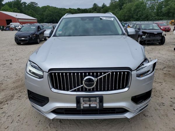 2020 VOLVO XC90 Momentum