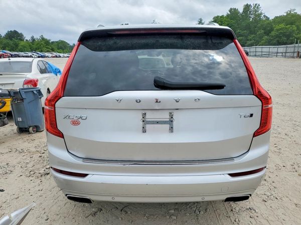 2020 VOLVO XC90 Momentum
