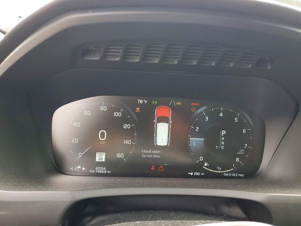 2020 VOLVO XC90 Momentum