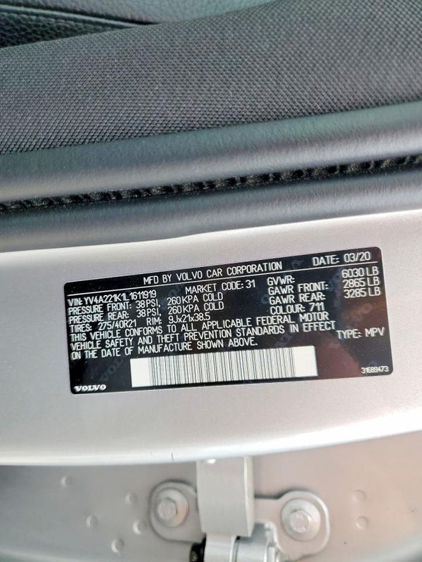 2020 VOLVO XC90 Momentum