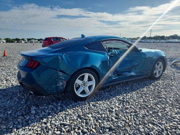 2026 FORD MUSTANG I4