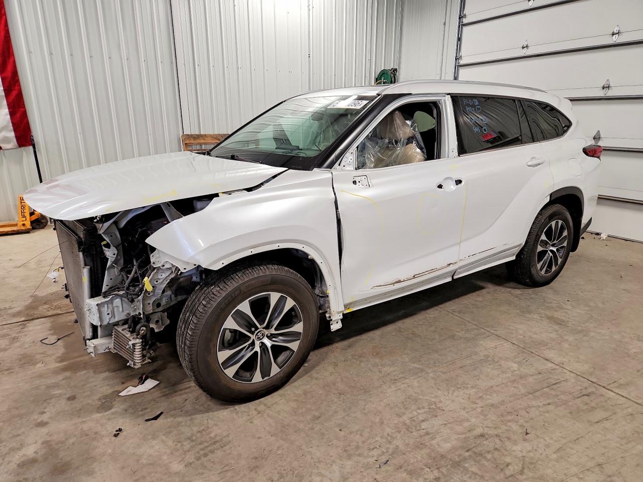 2022 TOYOTA HIGHLANDER XLE