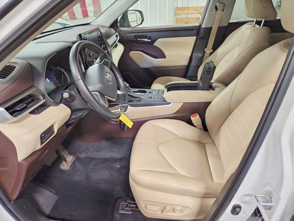 2022 TOYOTA HIGHLANDER XLE