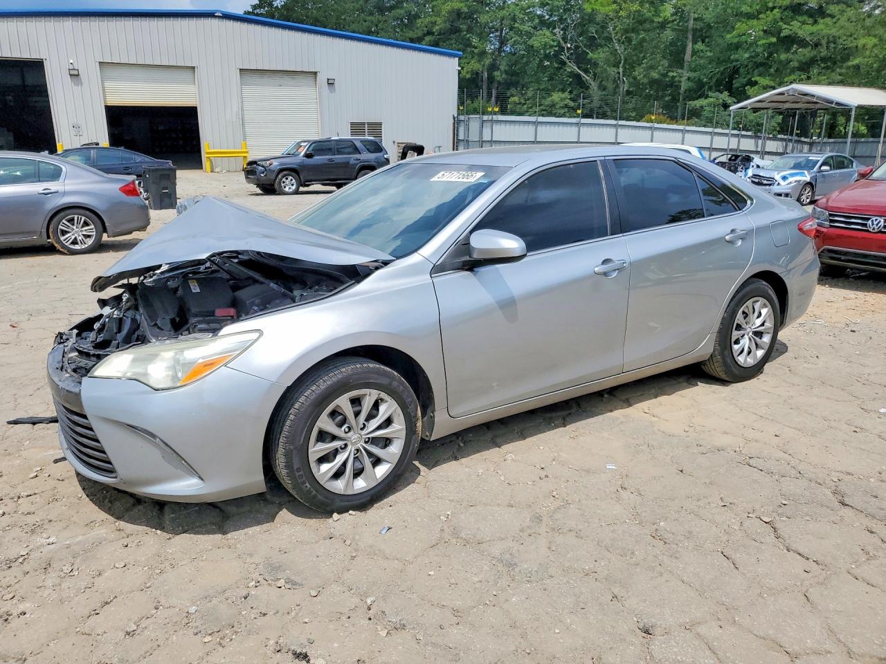 2017 TOYOTA CAMRY LE/SE/XLE/XSE — Front 3/4