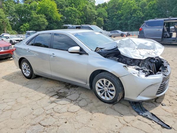 2017 TOYOTA CAMRY LE/SE/XLE/XSE — Passenger 3/4