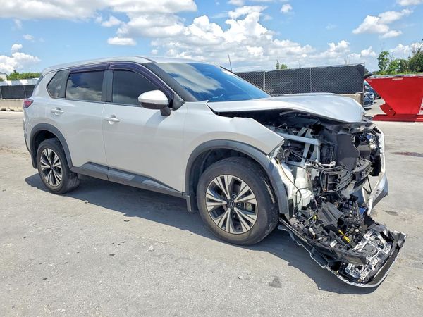 2022 NISSAN ROGUE SV — Passenger 3/4
