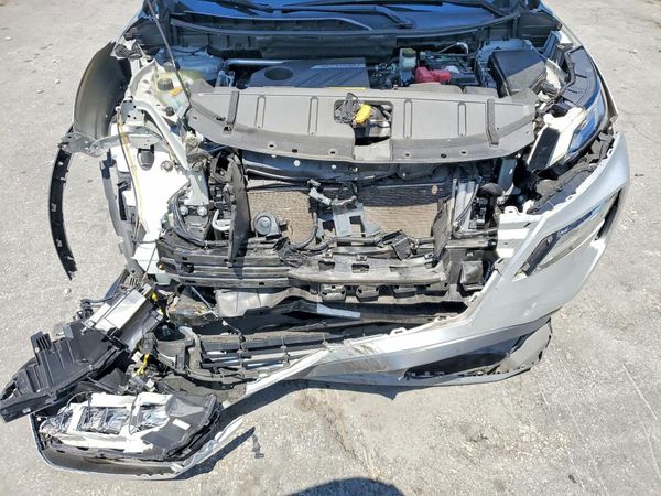 2022 NISSAN ROGUE SV — Engine bay
