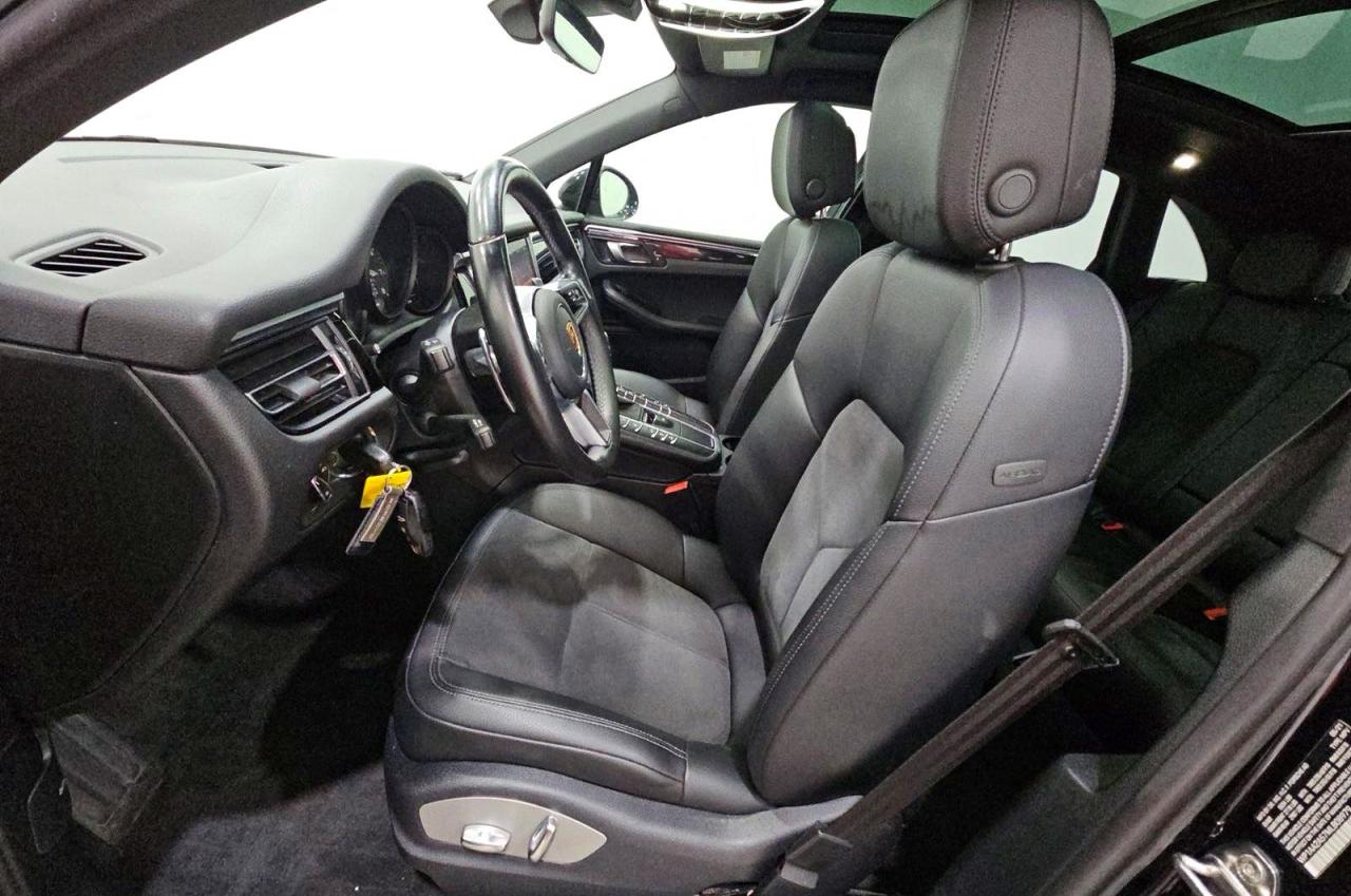 2021 PORSCHE MACAN Base