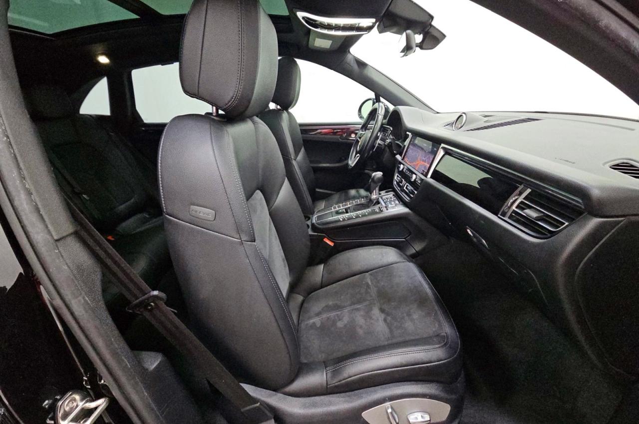 2021 PORSCHE MACAN Base