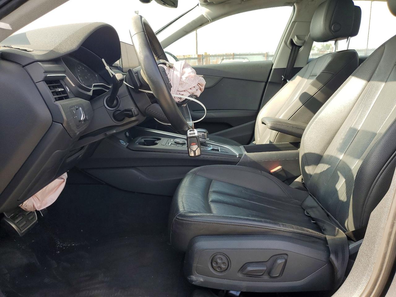 2019 AUDI A4 Premium, Titanium