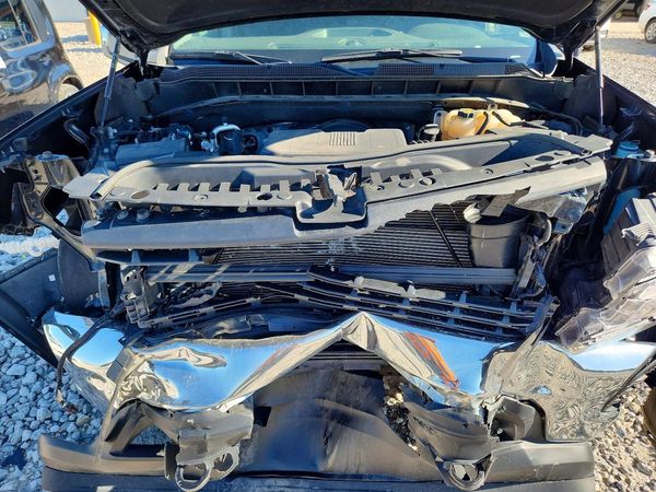 2022 CHEVROLET SILVERADO LT — Engine bay