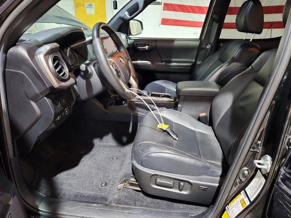 2022 TOYOTA TACOMA Limited