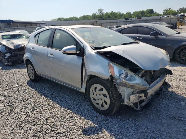2016 TOYOTA PRIUS