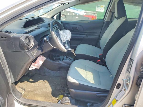 2016 TOYOTA PRIUS