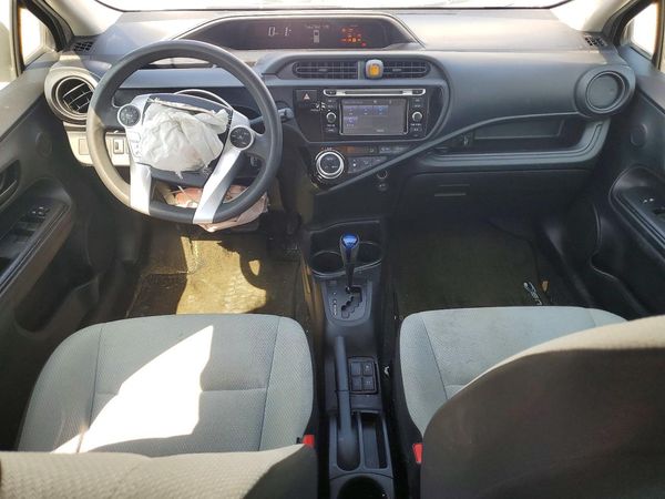 2016 TOYOTA PRIUS