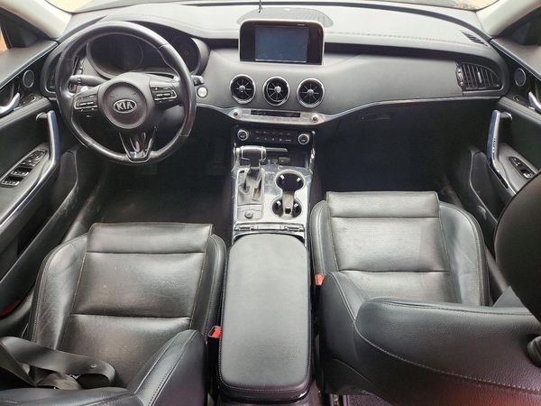 2019 KIA STINGER Base