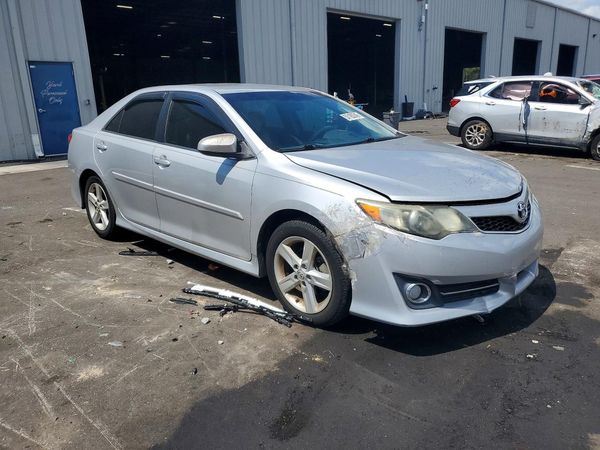 2014 TOYOTA CAMRY
