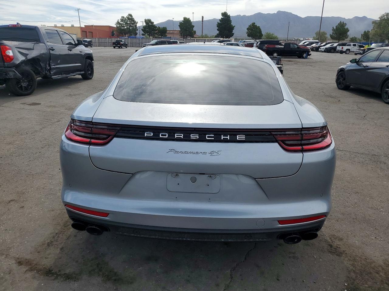 2018 PORSCHE PANAMERA 4S