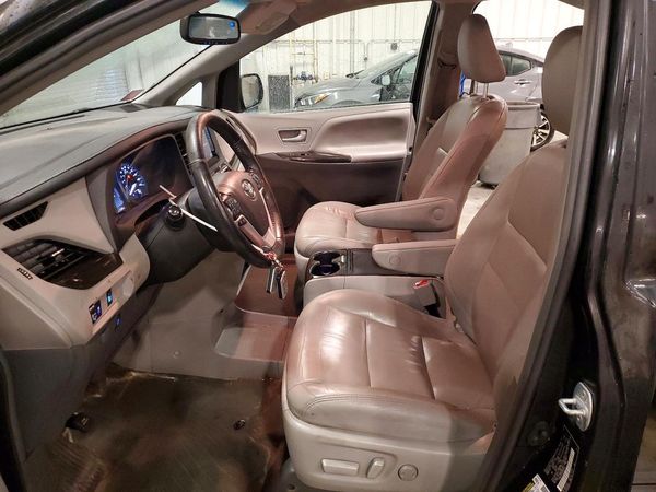 2016 TOYOTA SIENNA