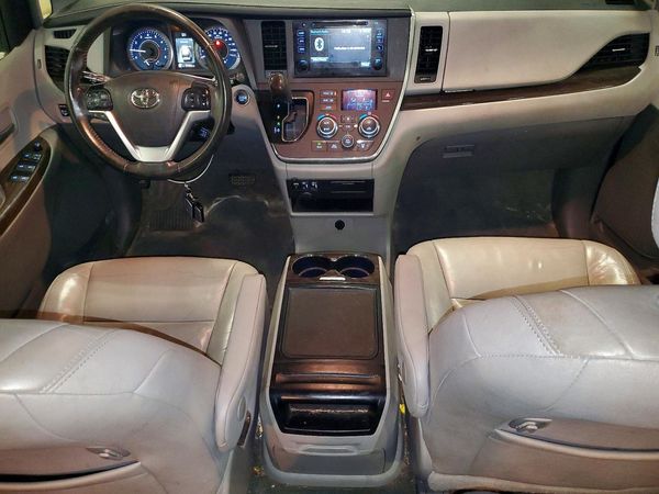 2016 TOYOTA SIENNA