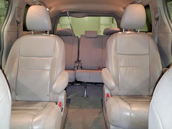 2016 TOYOTA SIENNA