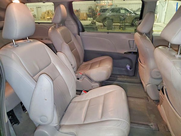 2016 TOYOTA SIENNA
