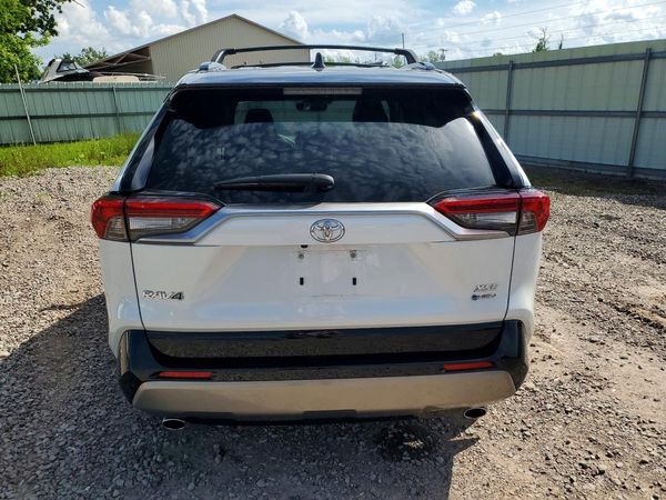 2025 TOYOTA RAV4 XSE