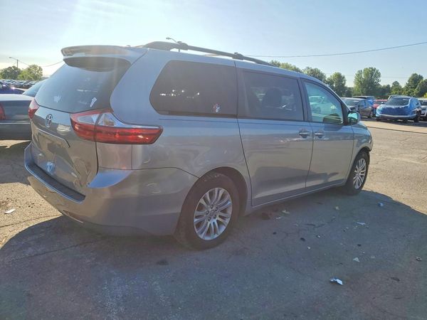 2015 TOYOTA SIENNA