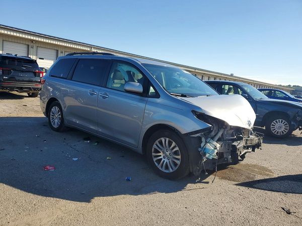 2015 TOYOTA SIENNA