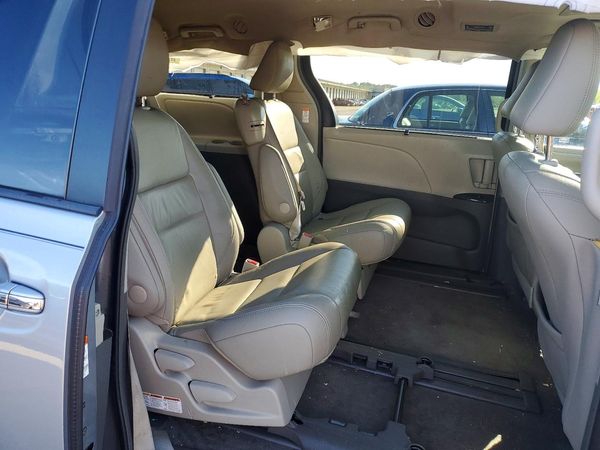 2015 TOYOTA SIENNA