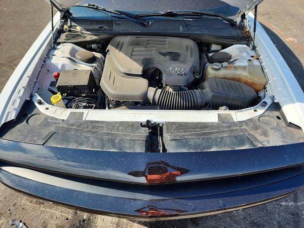 2020 DODGE CHALLENGER SXT — Engine bay