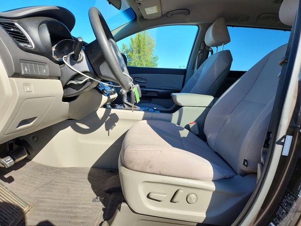 2016 KIA SEDONA LX - Middle-low
