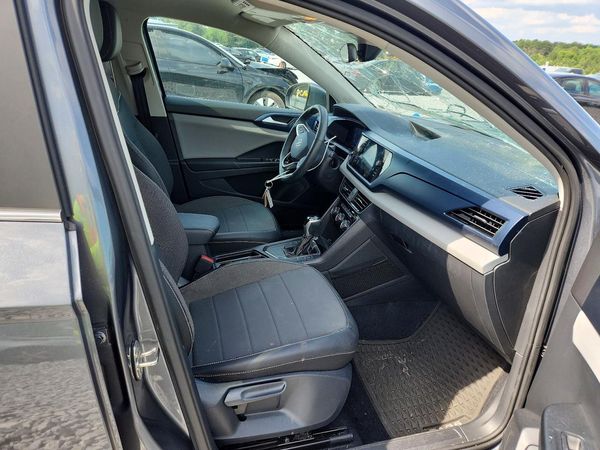 2023 VOLKSWAGEN TAOS