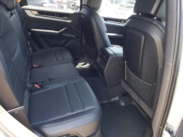2024 PORSCHE CAYENNE