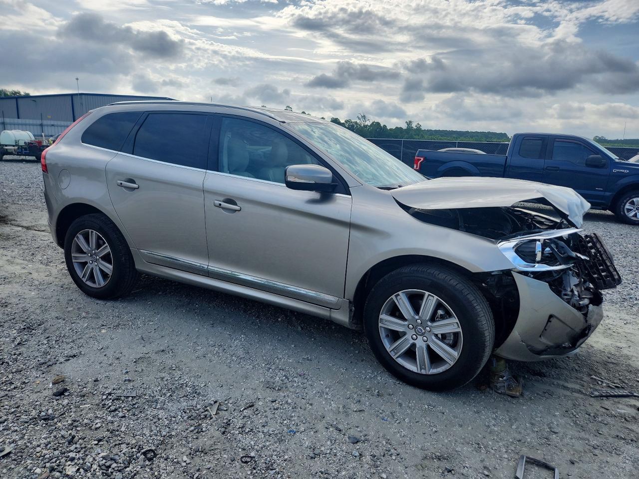 2016 VOLVO XC60