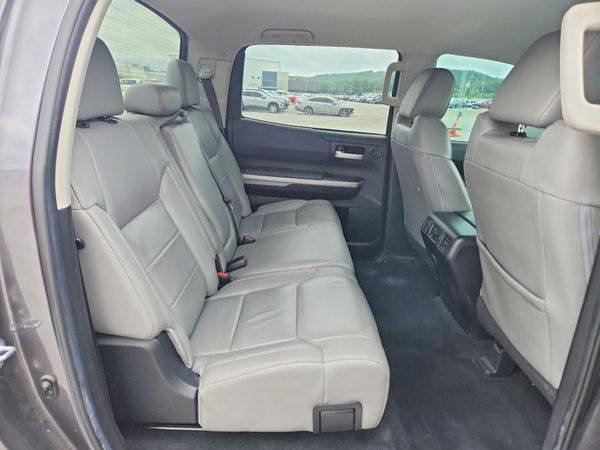 2021 TOYOTA TUNDRA SR5 grade
