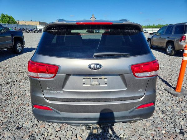 2016 KIA SORENTO L / LX