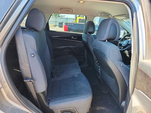 2016 KIA SORENTO L / LX